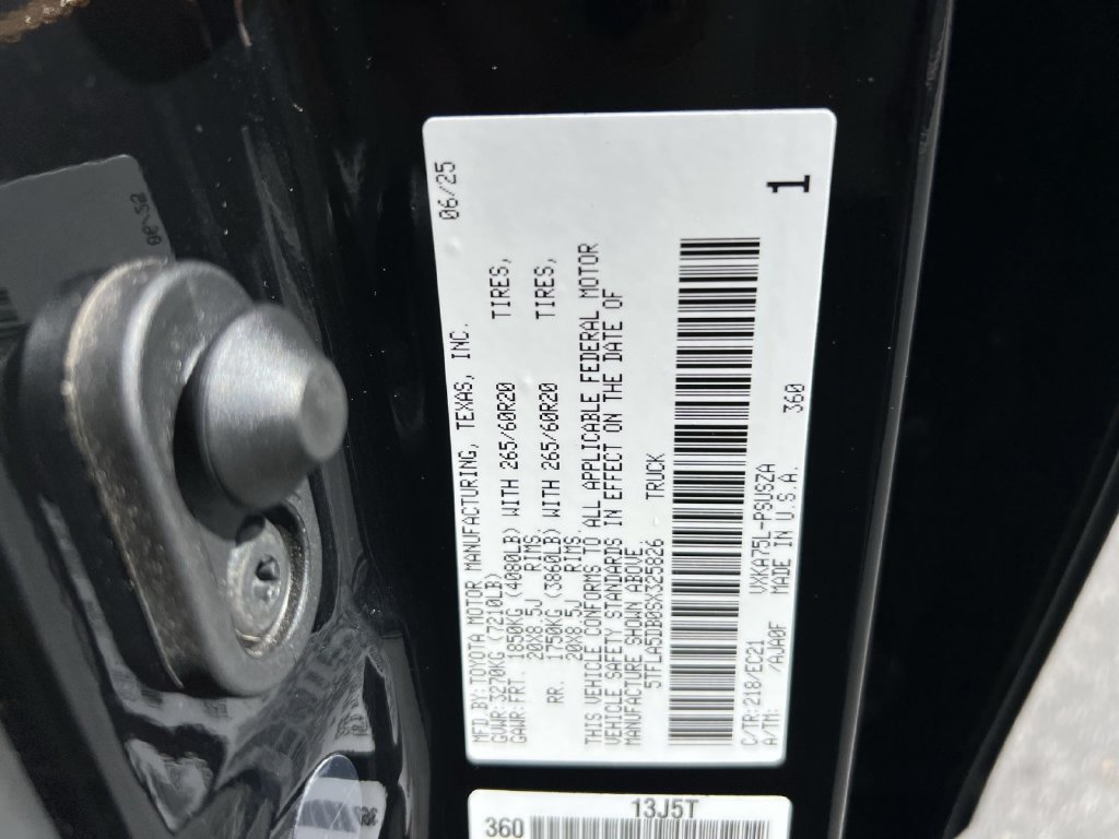 Used 2025 Toyota Tundra SR5 w/ SR5 Premium Package AWD/4WD image 27