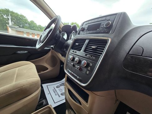 Used 2013 Dodge Grand Caravan SE FWD image 26