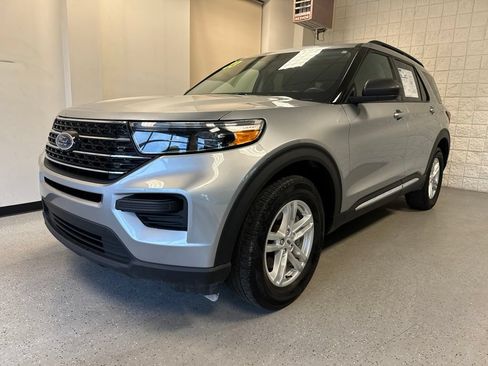 Used 2023 Ford Explorer XLT AWD/4WD image 37