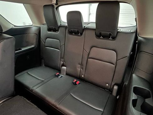 Used 2025 Nissan Pathfinder SL image 37