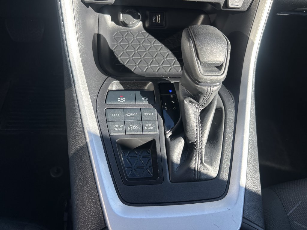Certified 2025 Toyota RAV4 XLE AWD/4WD image 25