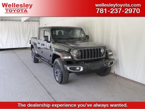 Used 2024 Jeep Gladiator Sport AWD/4WD image 1