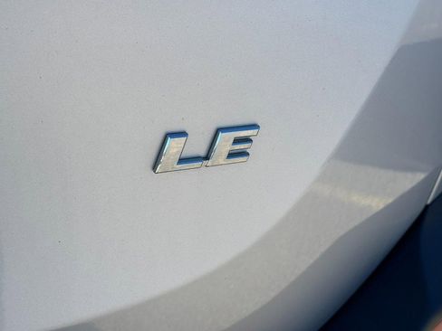 Used 2015 Toyota RAV4 LE image 15