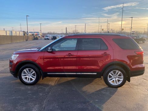 Used 2018 Ford Explorer XLT w/ Equipment Group 202A image 7