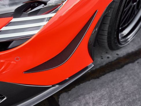 Used 2022 Ferrari SF90 Spider image 10