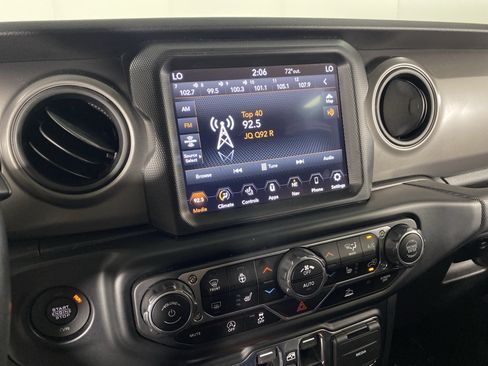Used 2022 Jeep Gladiator Sport AWD/4WD image 29