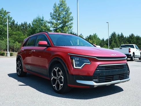 Used 2023 Kia Niro SX Touring FWD image 2
