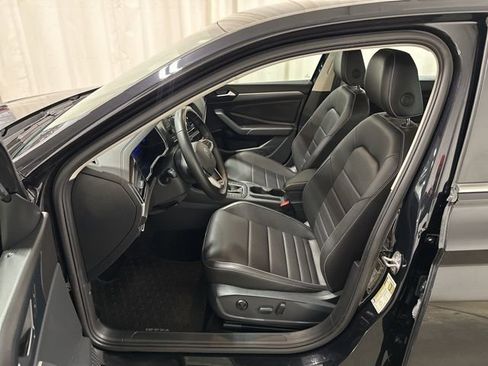 Used 2024 Volkswagen Jetta SE image 7