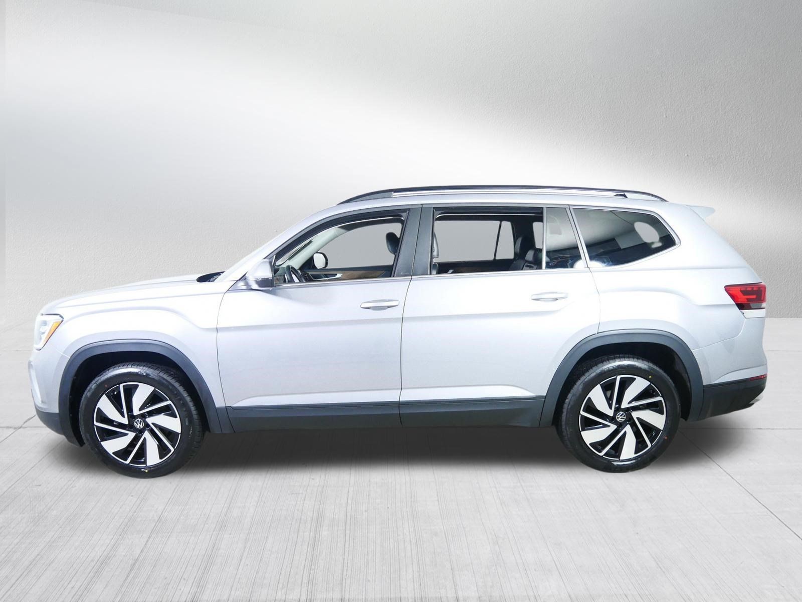 Used 2024 Volkswagen Atlas SE AWD/4WD image 4