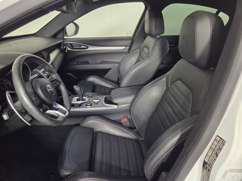Used 2023 Alfa Romeo Stelvio Veloce AWD/4WD image 9