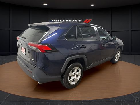 Used 2021 Toyota RAV4 XLE AWD/4WD image 4