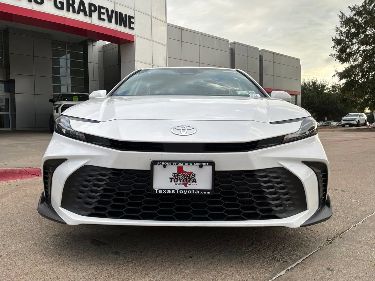 Used 2026 Toyota Camry SE FWD image 3