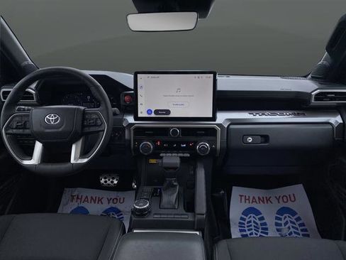 Used 2025 Toyota Tacoma TRD Sport w/ TRD Sport Upgrade Package image 5