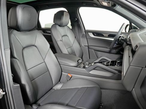 New 2026 Porsche Cayenne image 40