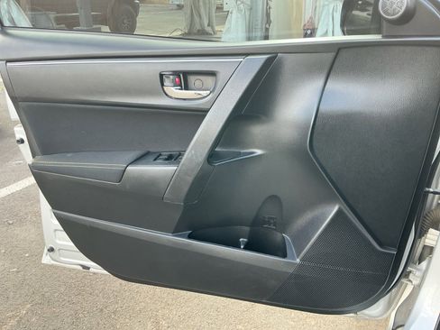 Used 2019 Toyota Corolla LE image 12