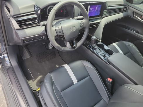 Used 2025 Toyota Camry SE w/ Convenience Package FWD image 13