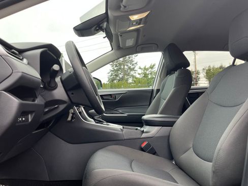 Used 2025 Toyota RAV4 LE image 25