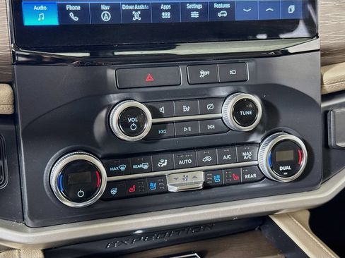 Used 2022 Ford Expedition Limited AWD/4WD image 18