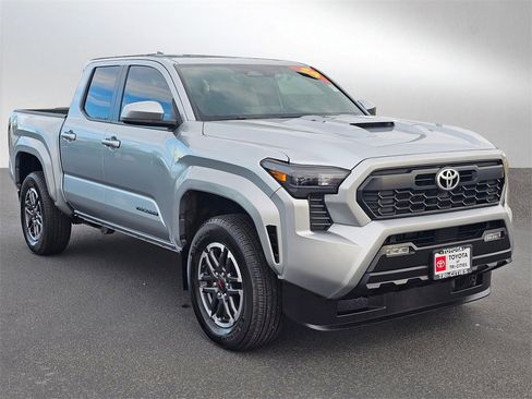 Used 2024 Toyota Tacoma TRD Sport image 7