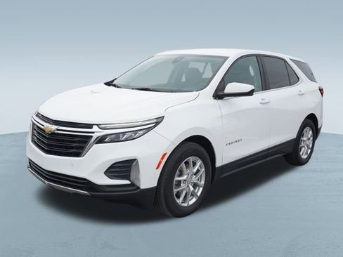 Used 2022 Chevrolet Equinox LT w/ Driver Convenience Package image 4
