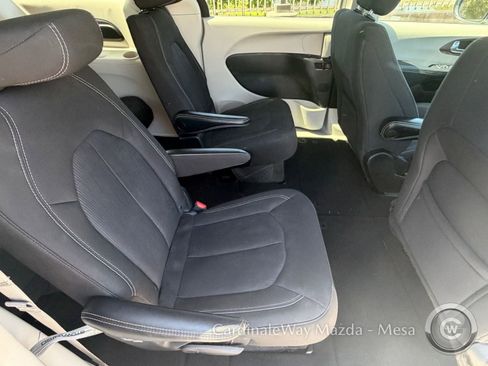 Used 2022 Chrysler Voyager LX FWD image 13