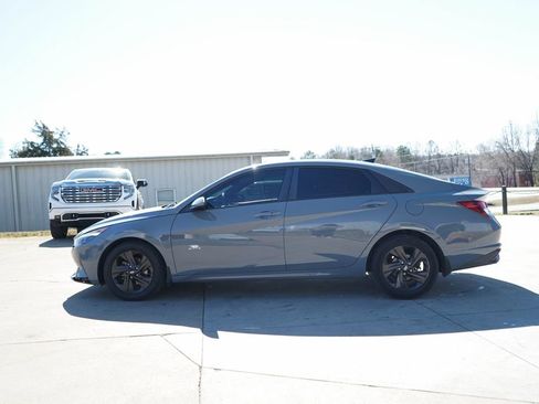 Used 2022 Hyundai Elantra SEL w/ Convenience Package image 17