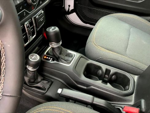 Used 2025 Jeep Wrangler Sahara image 16