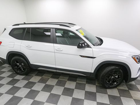 Certified 2025 Volkswagen Atlas Peak Edition SE image 6