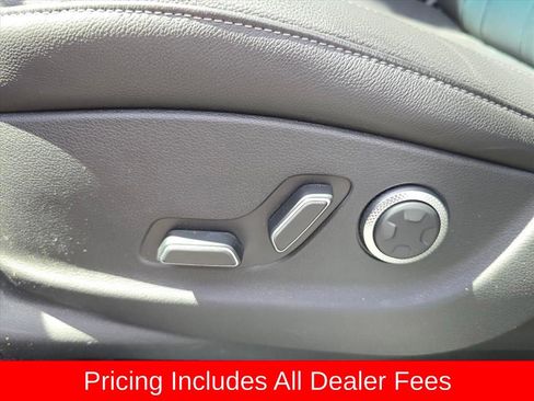 Used 2025 Genesis GV80 2.5T AWD/4WD image 16
