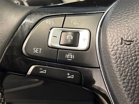 Used 2021 Volkswagen Tiguan SE w/ Panoramic Sunroof Package image 20