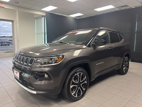 Used 2024 Jeep Compass Limited image 7