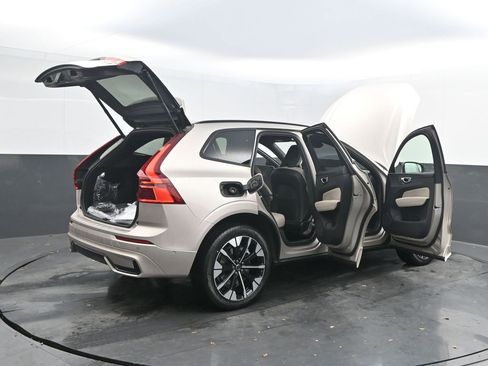 New 2026 Volvo XC60 T8 Plus w/ Protection Package Premier image 40