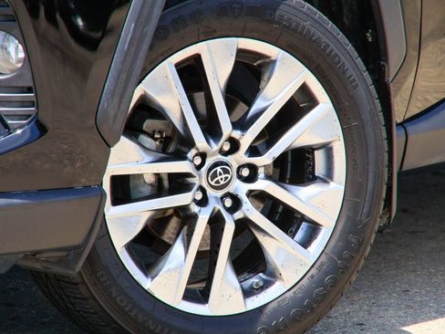 Used 2019 Toyota RAV4 Limited FWD image 30