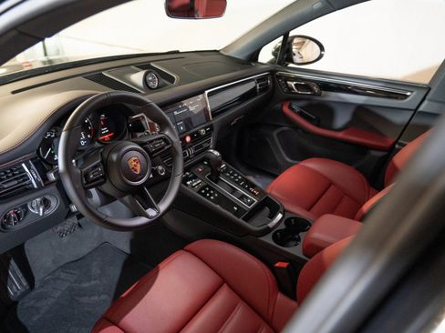 New 2026 Porsche Macan AWD/4WD image 4