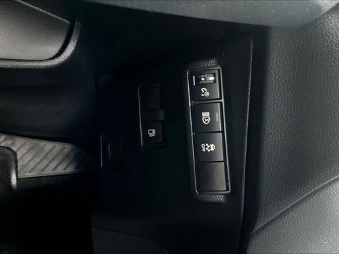 Used 2024 Toyota Corolla Cross SE image 33