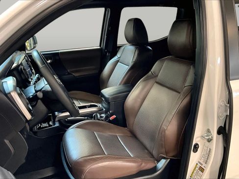Used 2023 Toyota Tacoma Limited AWD/4WD image 9