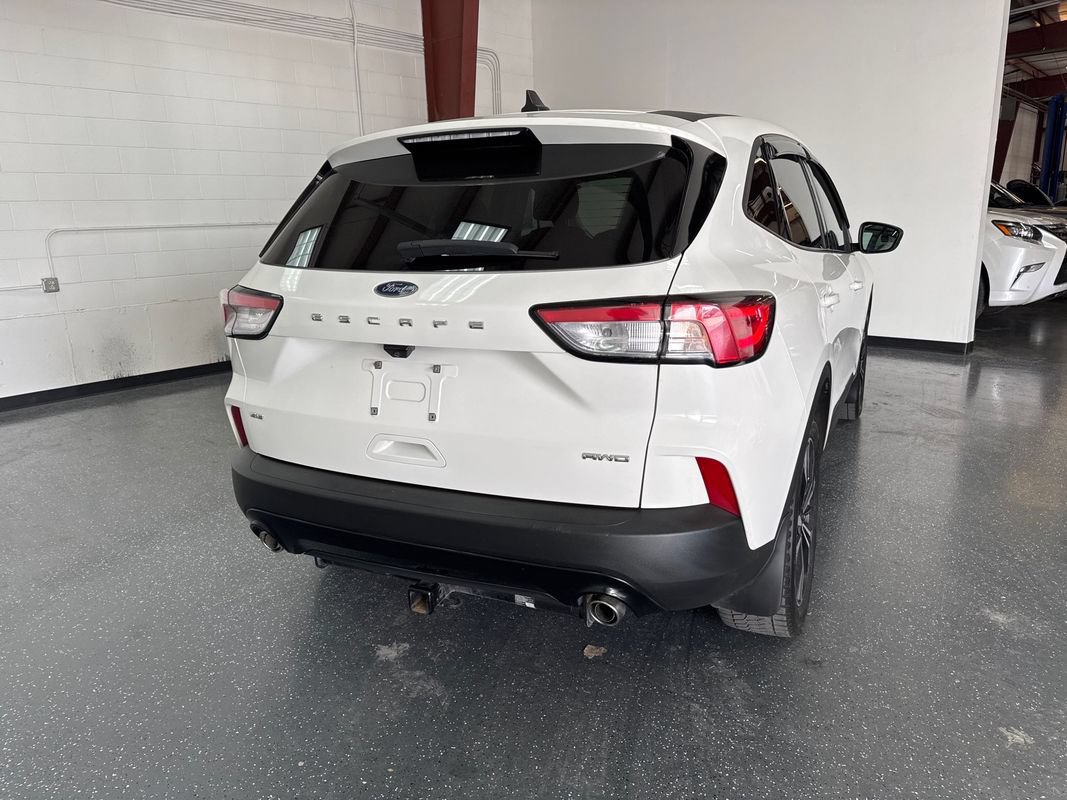 Used 2021 Ford Escape SE w/ SE Sport Appearance Package AWD/4WD image 4