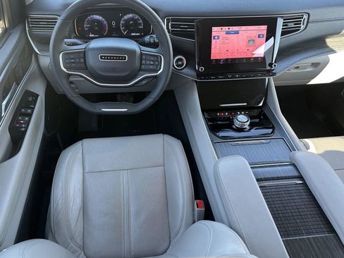 Used 2024 Jeep Wagoneer L Series II image 23