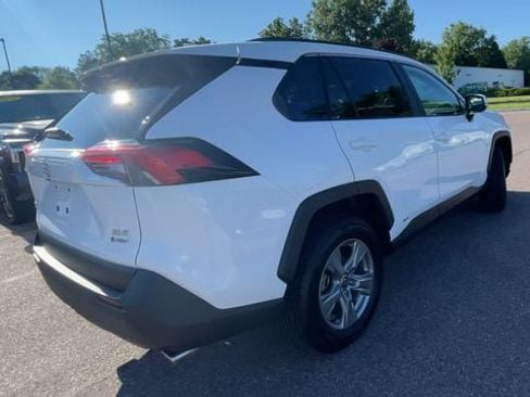 Used 2025 Toyota RAV4 XLE AWD/4WD image 2