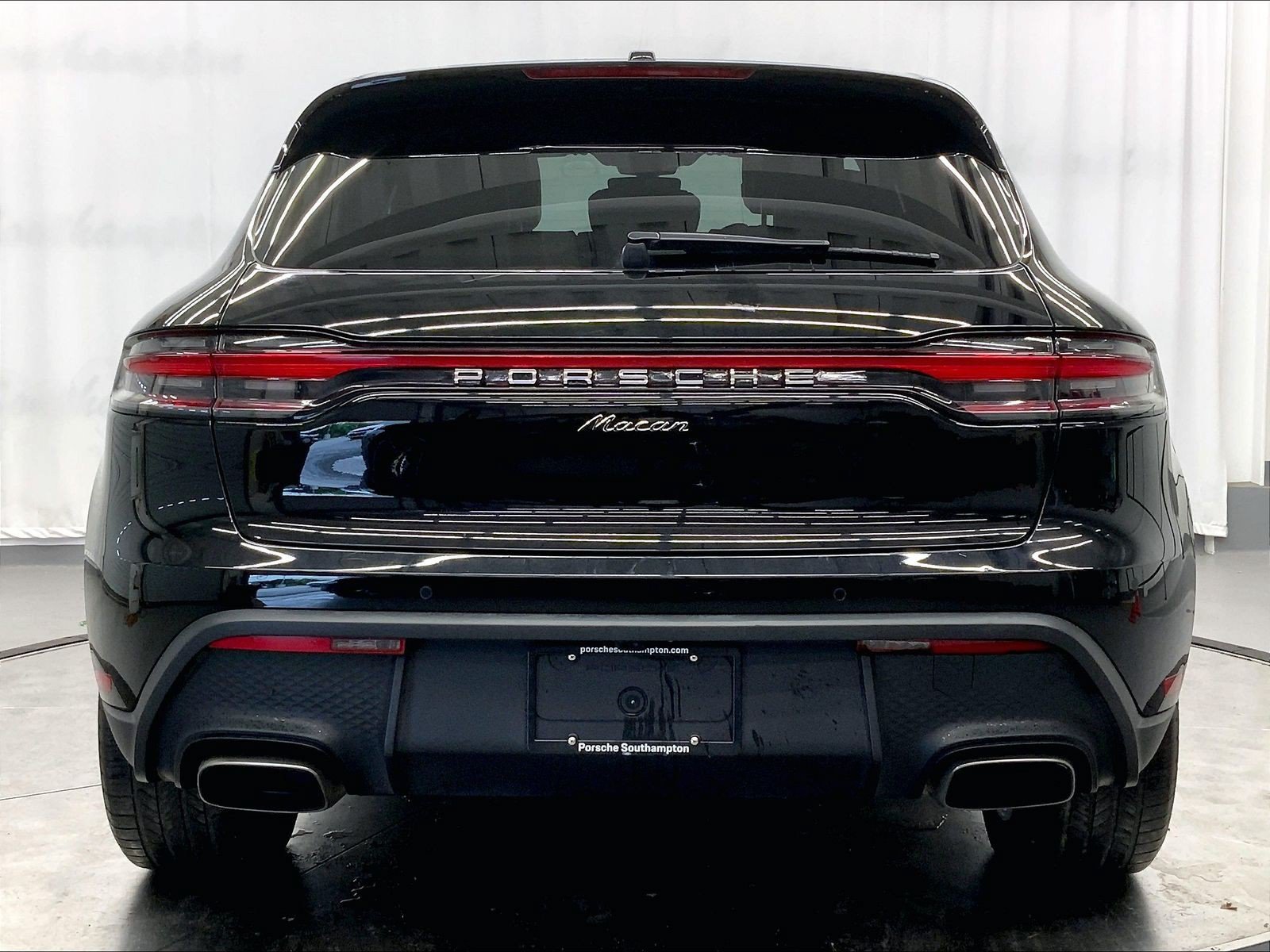 Certified 2023 Porsche Macan AWD/4WD image 6