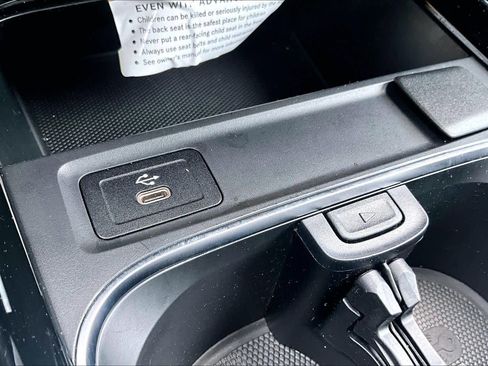 Certified 2025 Mercedes-Benz GLB 250 image 35