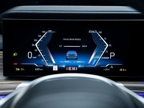 Used 2023 BMW i7 xDrive60 image 46