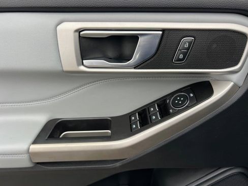 Certified 2022 Ford Explorer XLT w/ Equipment Group 202A image 11