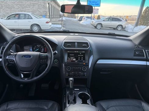Used 2016 Ford Explorer XLT w/ Equipment Group 202A image 24