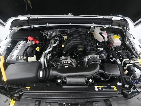 Used 2024 Jeep Wrangler Sport AWD/4WD image 9