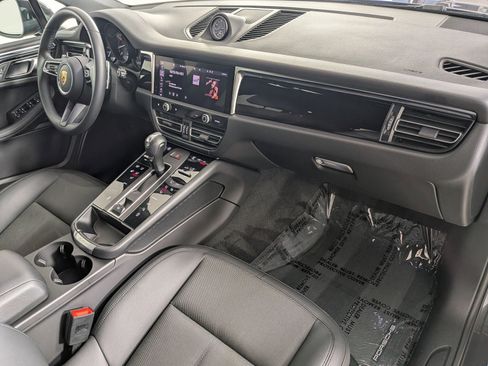 Certified 2023 Porsche Macan AWD/4WD image 25