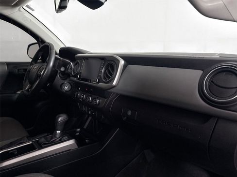 Used 2020 Toyota Tacoma SR5 AWD/4WD image 35