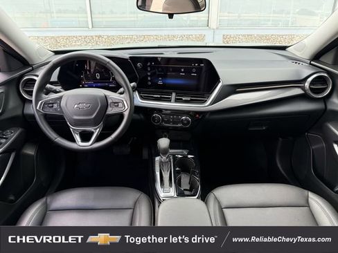 Used 2025 Chevrolet Trax ACTIV w/ Driver Confidence Package FWD image 11