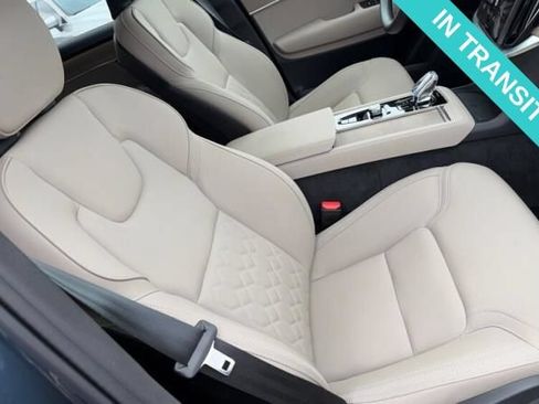 Used 2025 Volvo XC90 T8 Plus AWD/4WD image 3