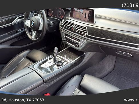 Used 2020 BMW 750i xDrive w/ Executive Package image 40